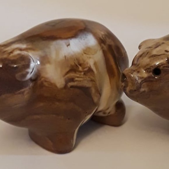 UNIQUE LITTLE BEARS - SALT & PEPPER SHAKERS - GREAT ADDITION TO ANY COLLECTION - Picture 5 of 7